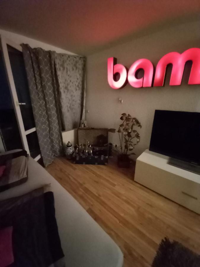 Tolle Private 2-Zimmer Wohnung Im Szene Bezirk Berlin-Friedrichshain エクステリア 写真